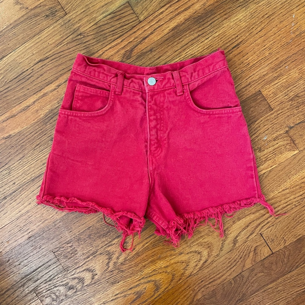 GUESS - 25 XS - Vintage - 90’s - 00’s - Y2K - RED - cut off denim short - trendy